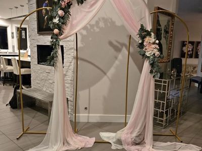 Elegant Gold Metal Wedding Archway with Floral & Draping Decor - Perfect for Events