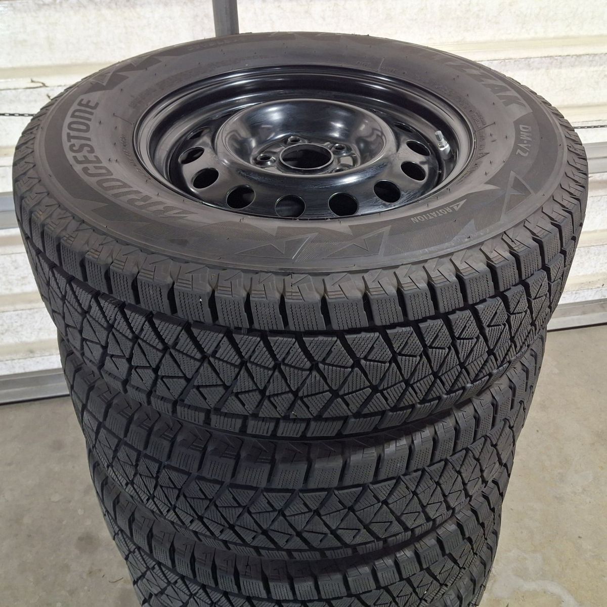 Like New Honda Pilot Bridgestone 235 70R 16