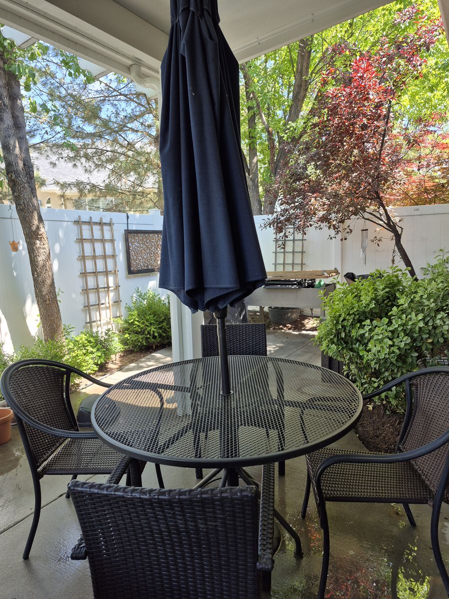 Outdoor table and chairs