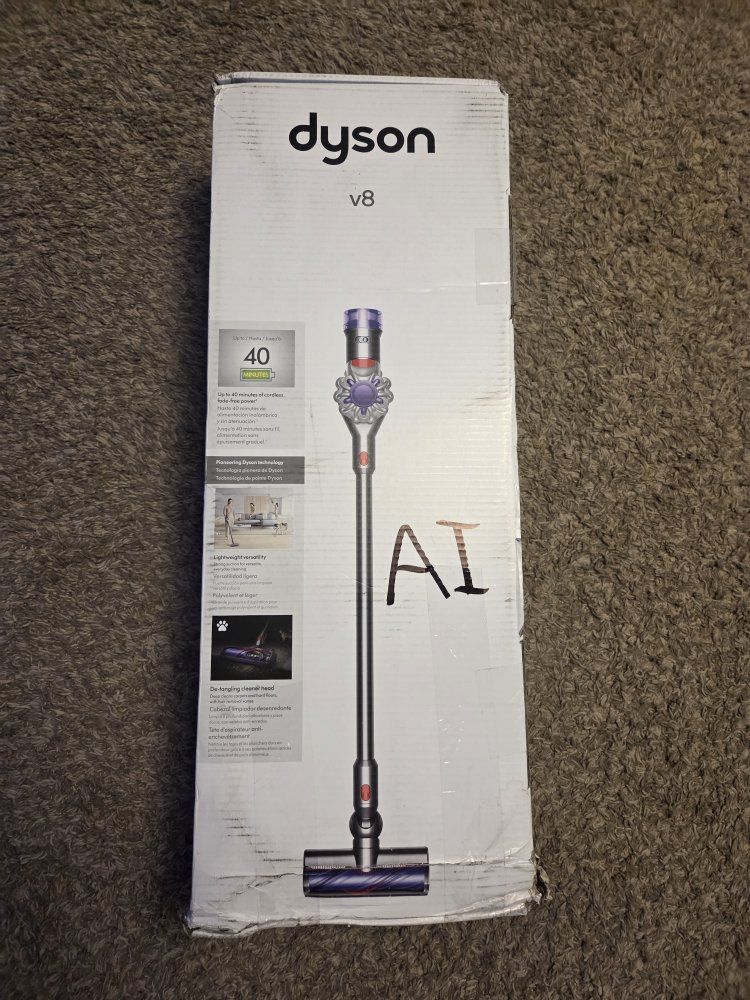 Dyson V8 Vacuum