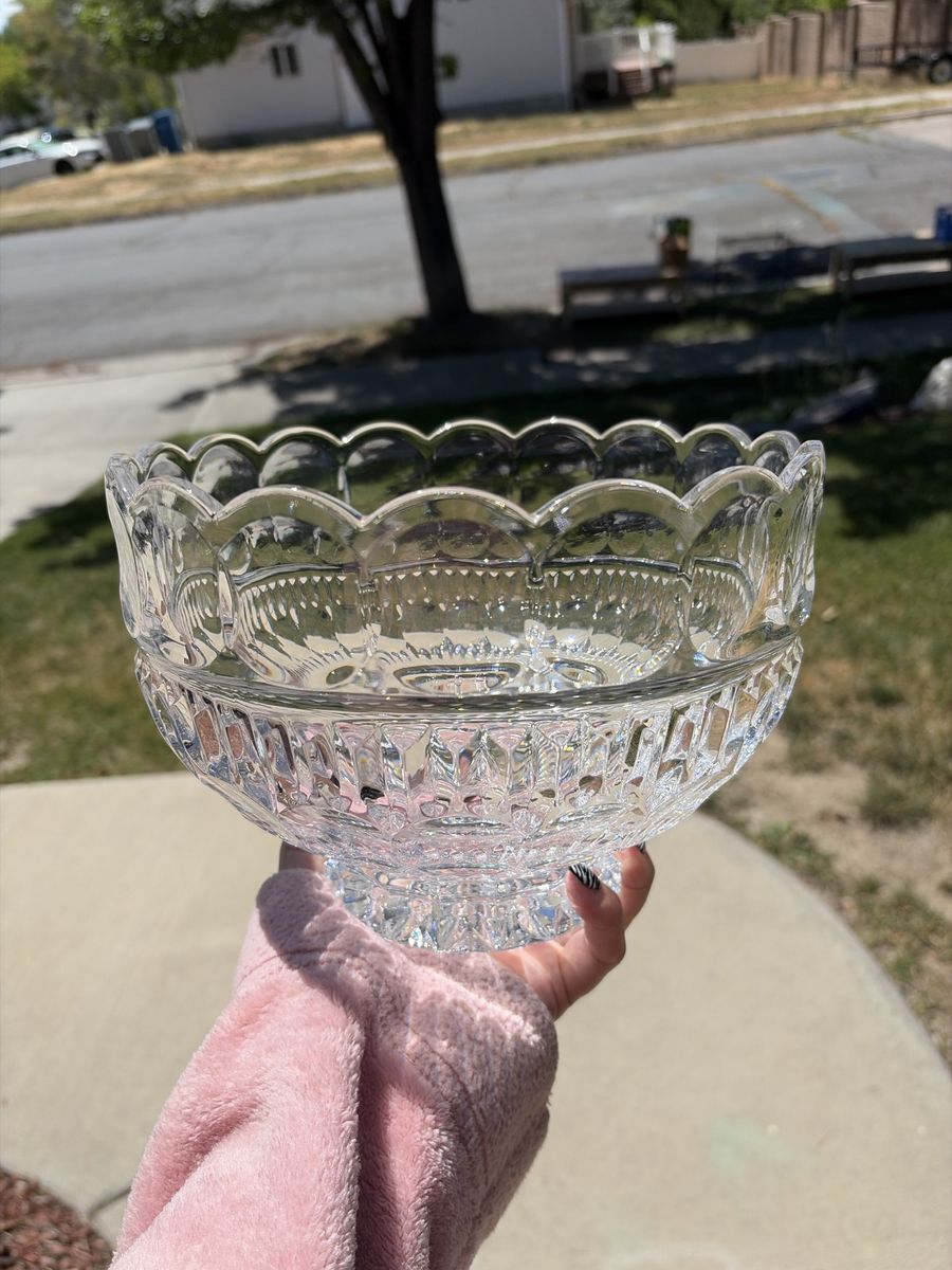 Large Scalloped genuine crystal bowl