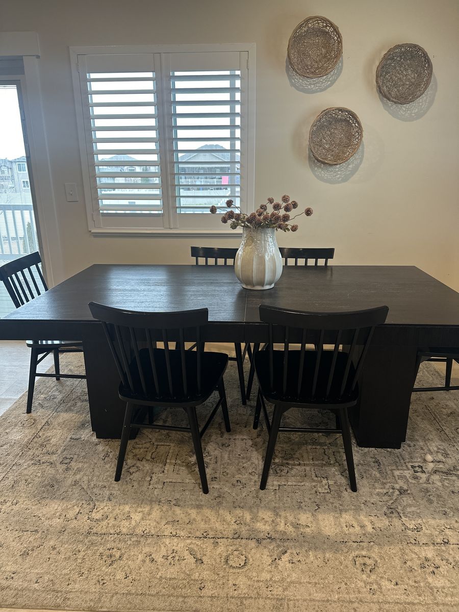 Black 6 seat dining table