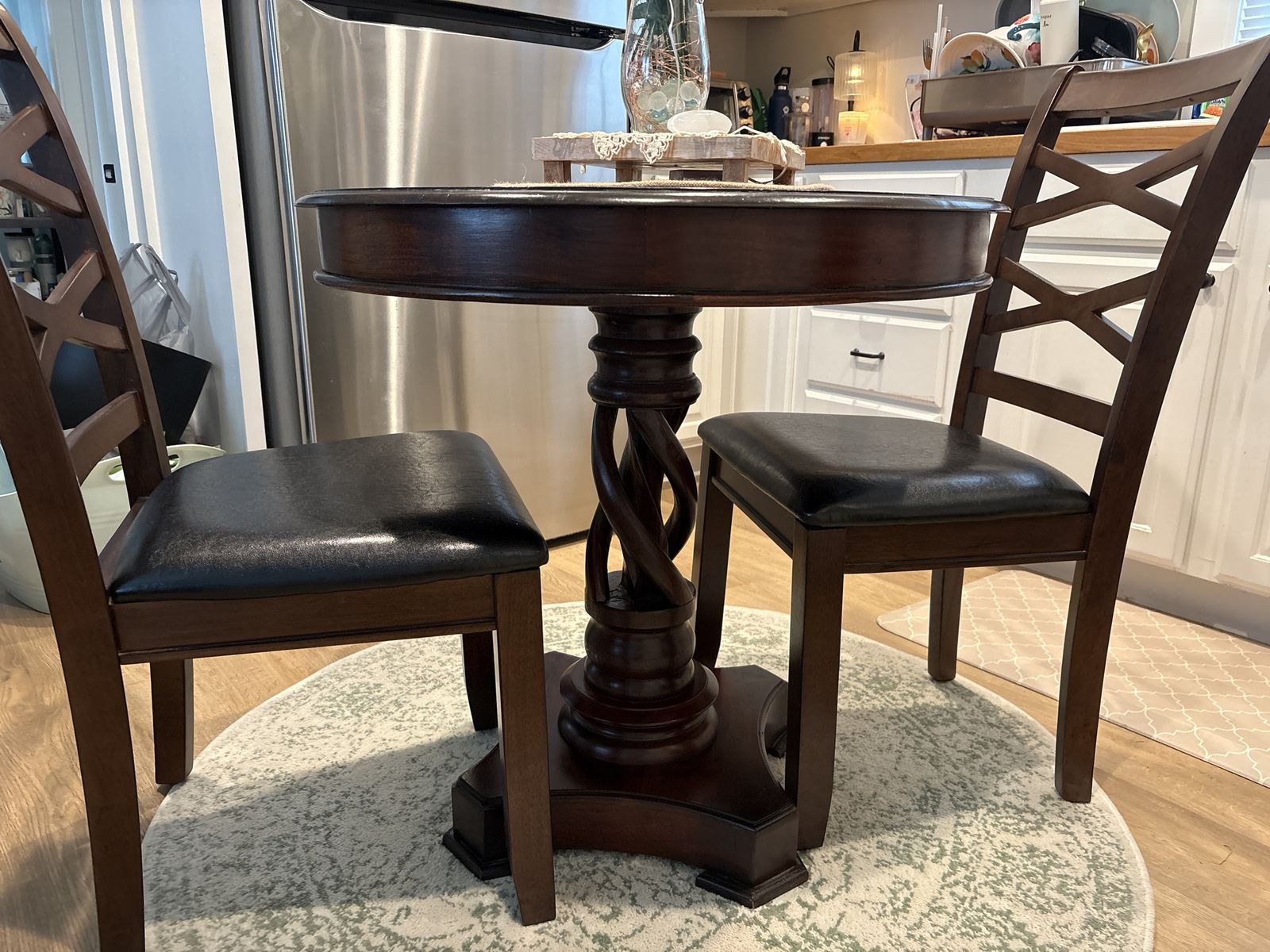 Bistro table w/2 chairs