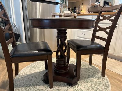 Bistro table w/2 chairs