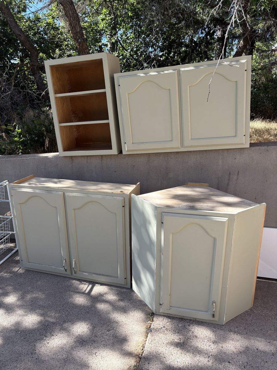 FREE Kitchen Cabinets