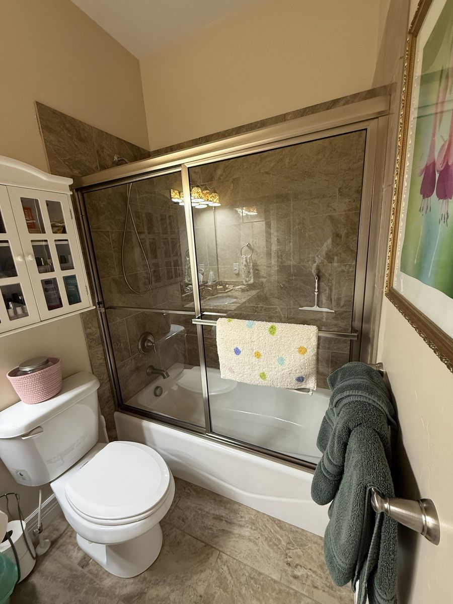 Shower Enclosure standard size- free