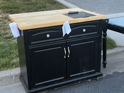 Free kitchen table and rolling island