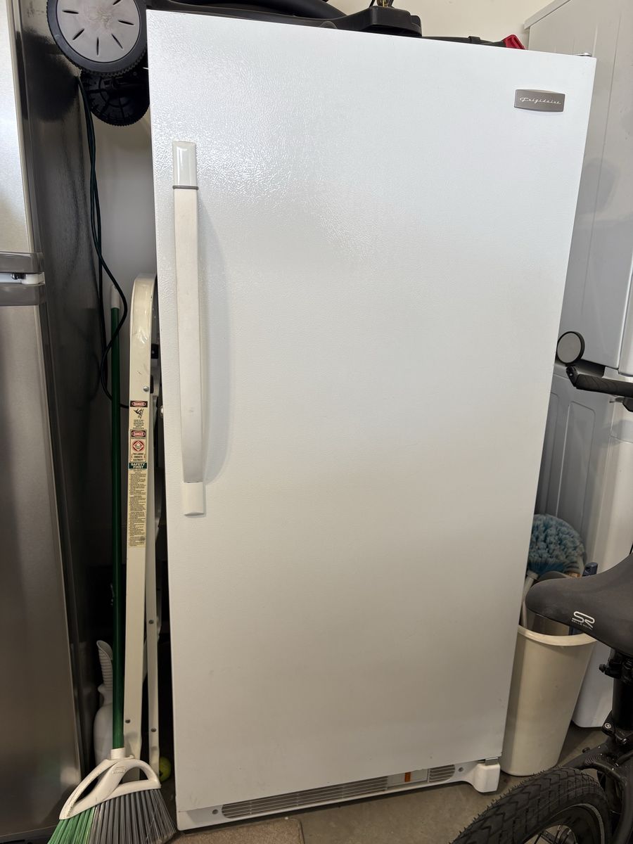 Frigidaire 12 ft.³ upright freezer