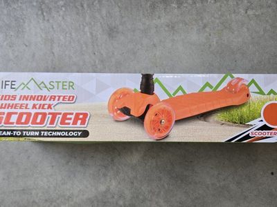 Lifemaster Kids 3 Wheel Scooter