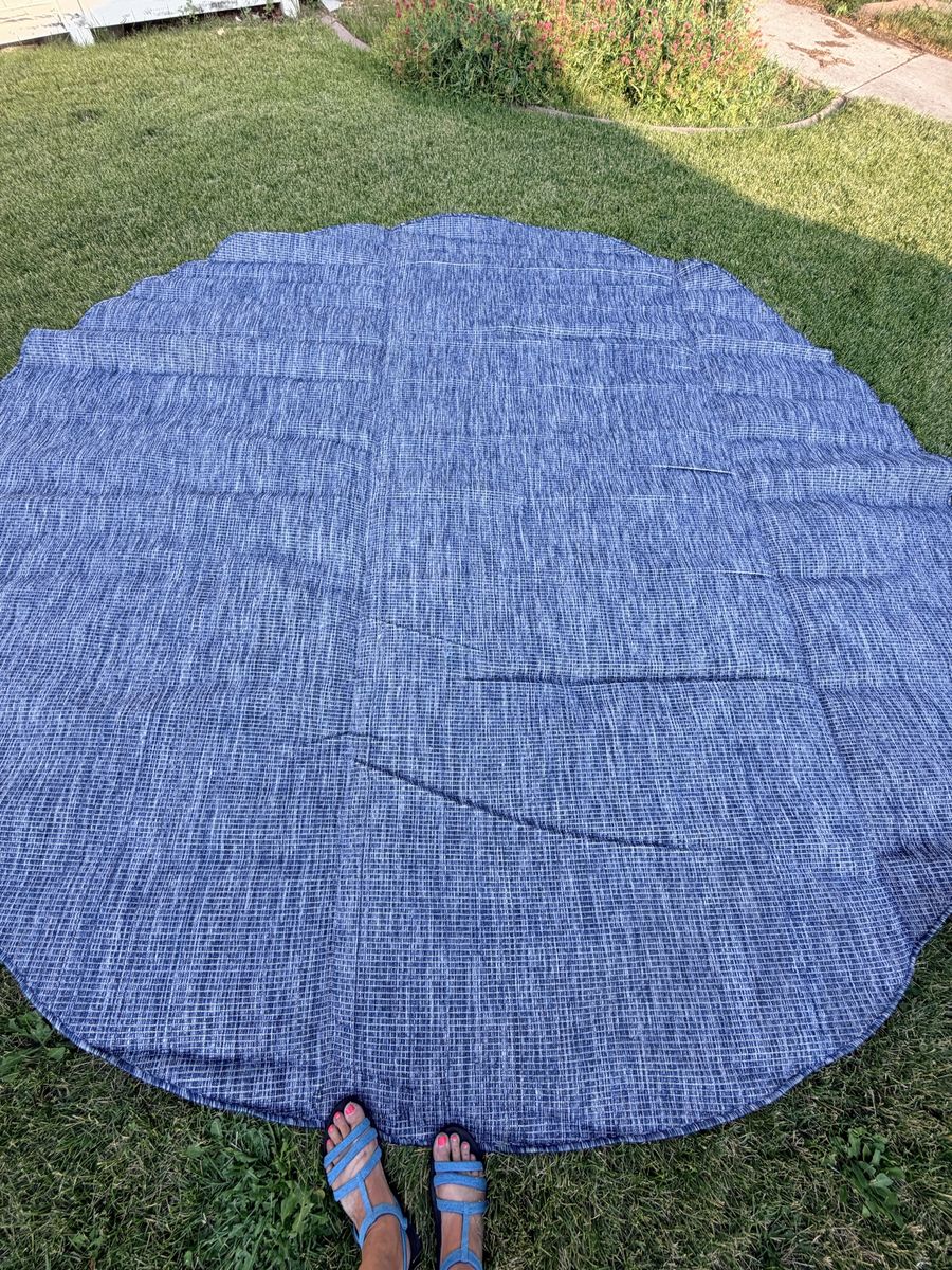New. Awesome Large 10.6” Round Blue Woven Indoor/Outdoor Area Rug.