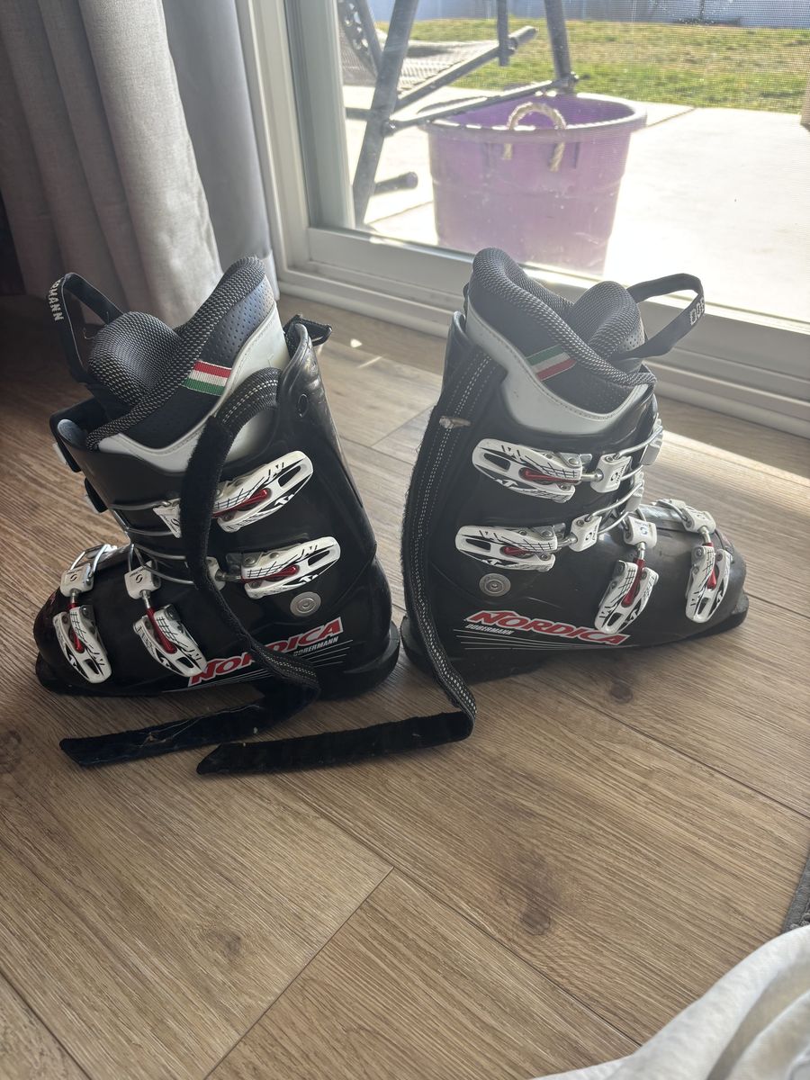 Ski boots 268mm