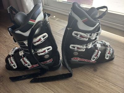 Ski boots 268mm