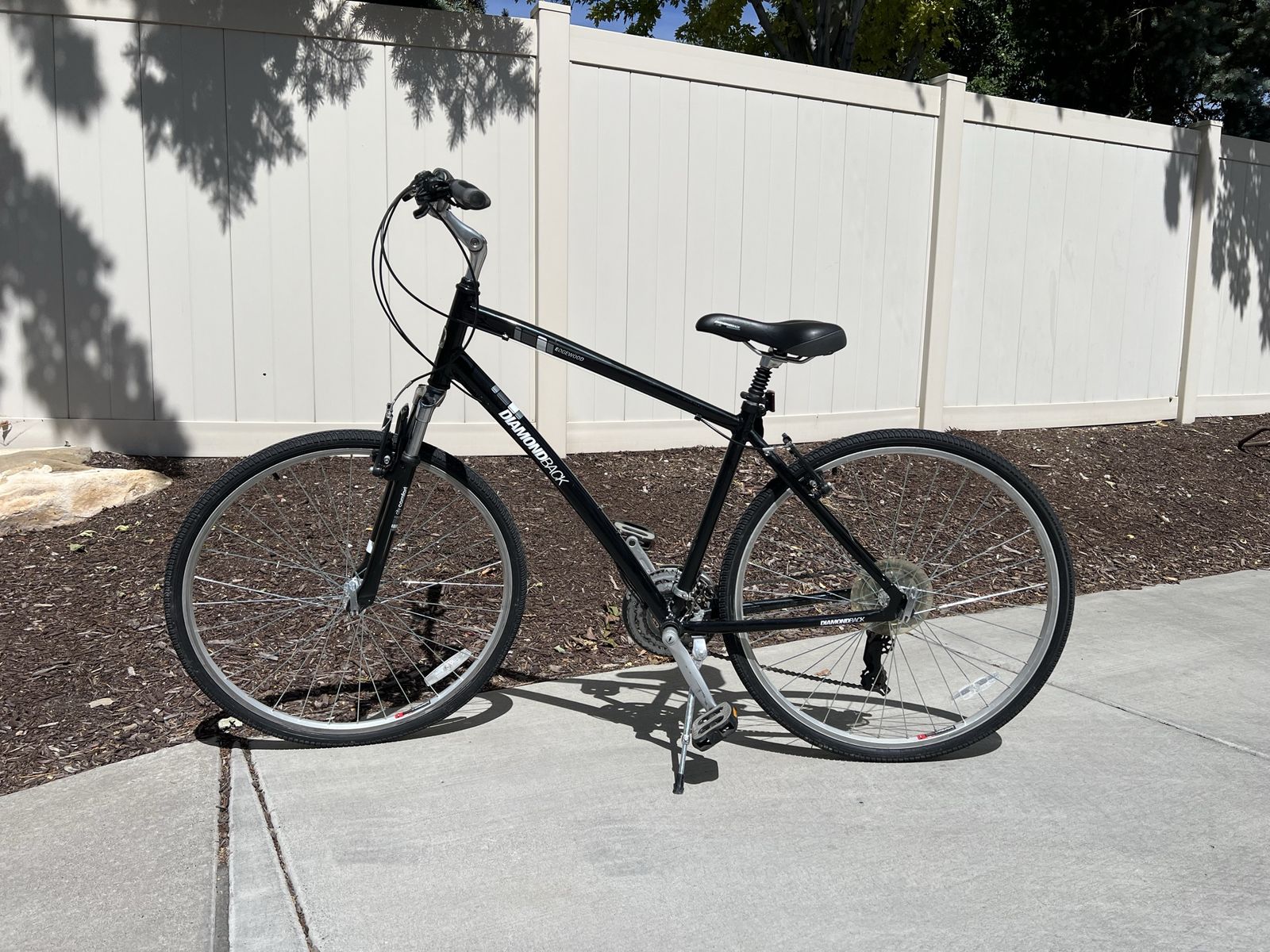 Diamondback Hybrid Bike (Black) - Good Condition, Ready to Ride