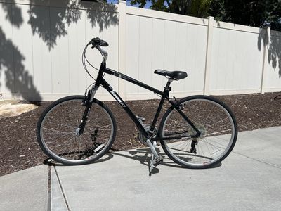 Diamondback Hybrid Bike (Black) - Good Condition, Ready to Ride