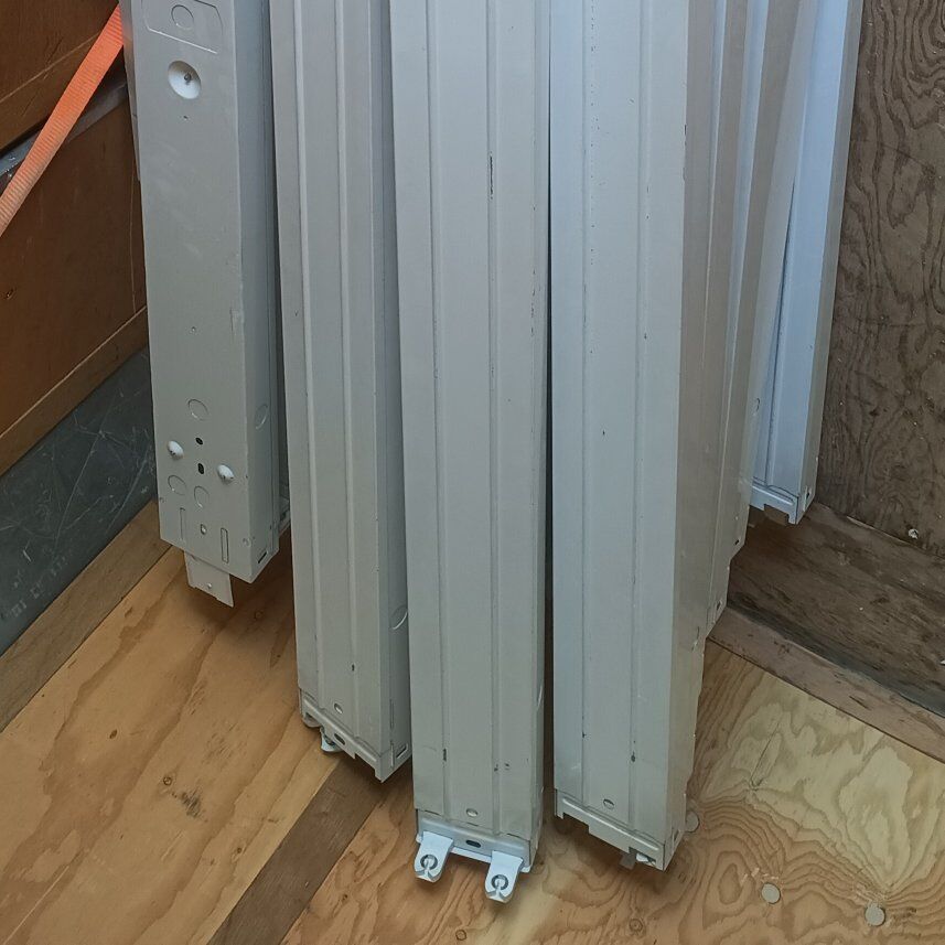 Lot of 32 shop / garage lights