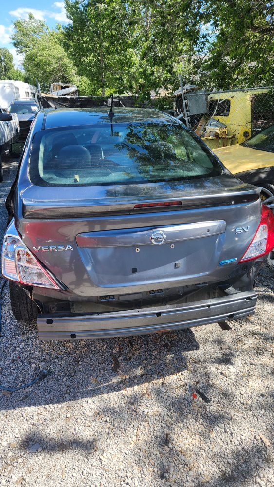 2016 Nissan Versa (part out)