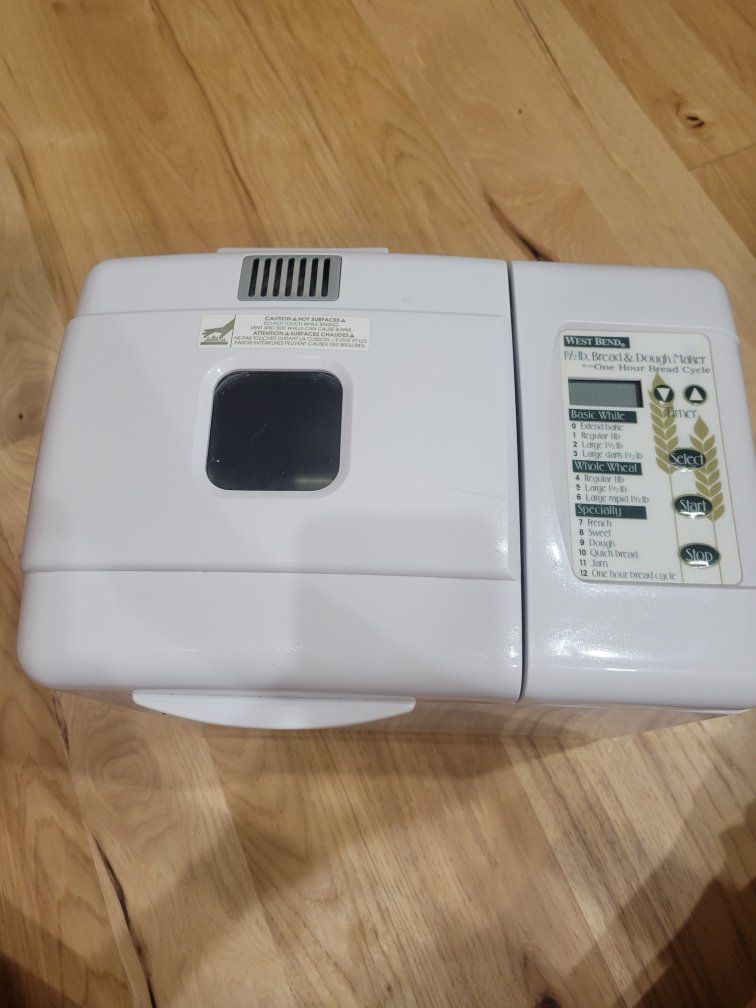 West Bend 1.5 lb Bread & Dough Maker with Manual