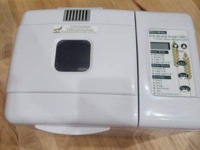 West Bend 1.5 lb Bread & Dough Maker with Manual