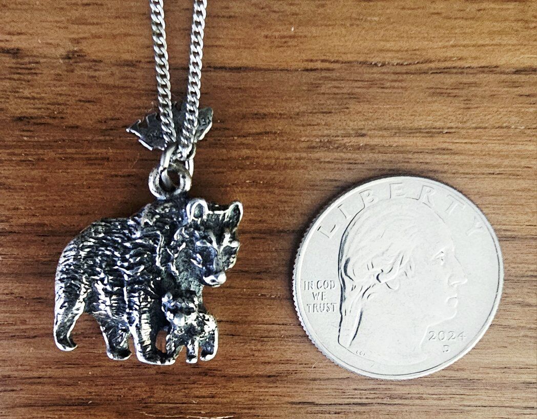 Vntg Ster Silver YELLOWSTONE 3D 'MAMA & CUB' Neckl