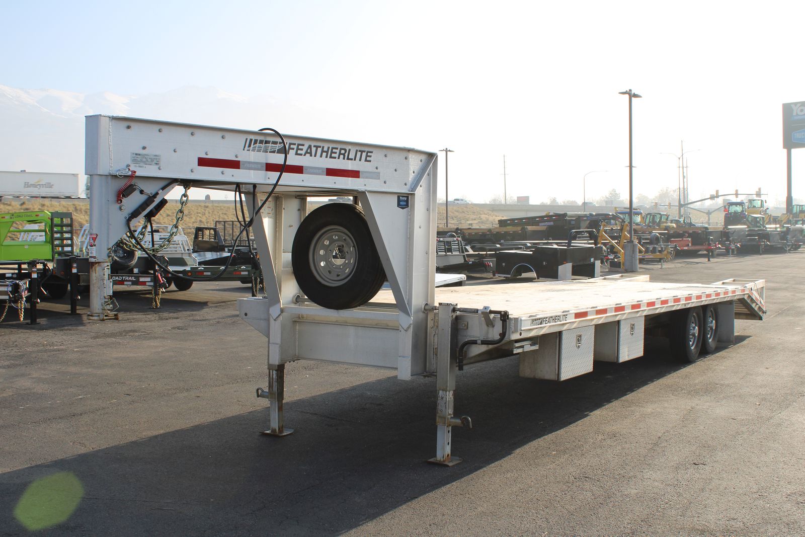 30’ Featherlite Gooseneck Flatbed – Only $150 Per Day