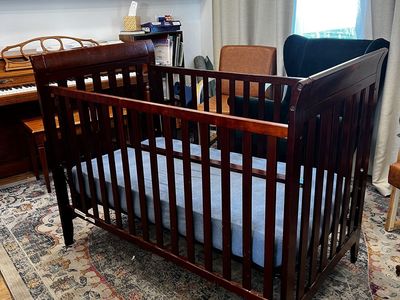 free: Baby Crib - Adjustable To Toddler Bed