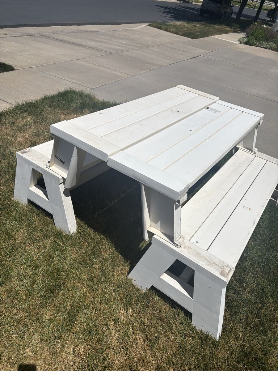 Picnic table