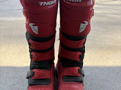 Size 8 thor Dirt Biking Boots