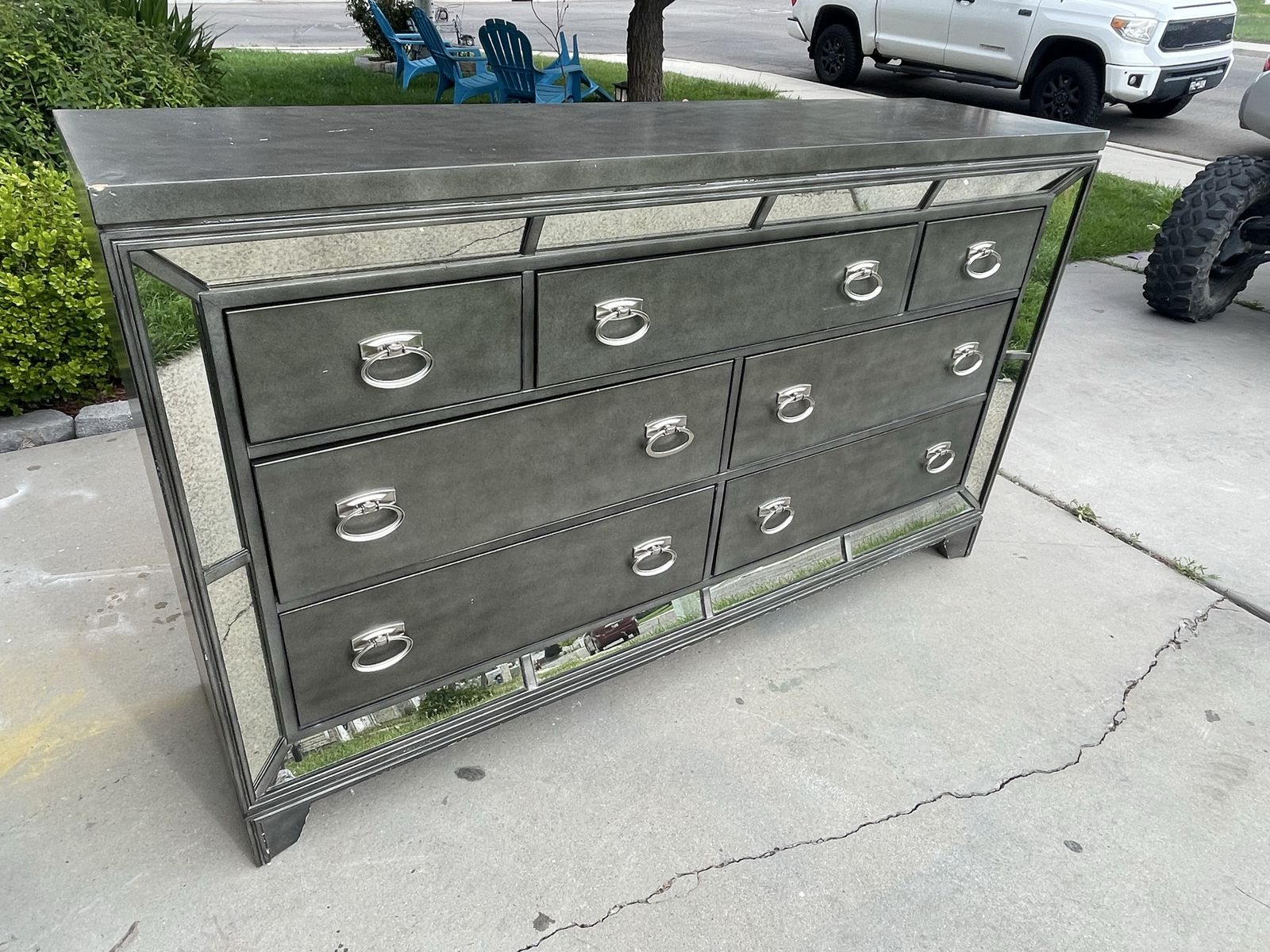 Avalon furniture Lenox platinum 7 drawer dresser