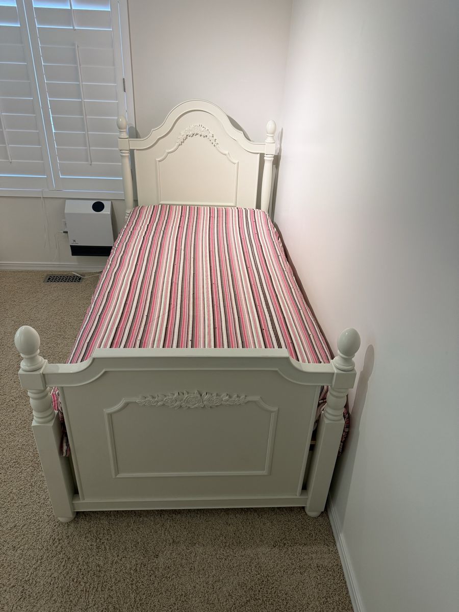 Girls Bedroom Set- high-quality excellent condition