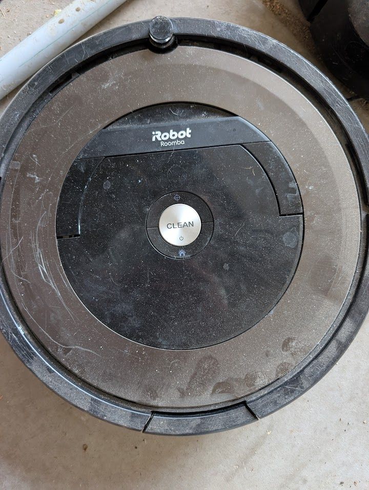 Two iRobot Roombas (980 & e5) - For Parts