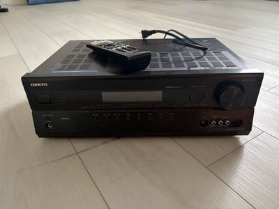 Onkyo HT - R580 A/V receiver