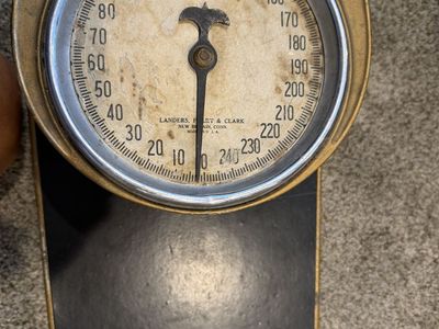 Original Vintage Landers, Frary & Clark Universal bathroom scale