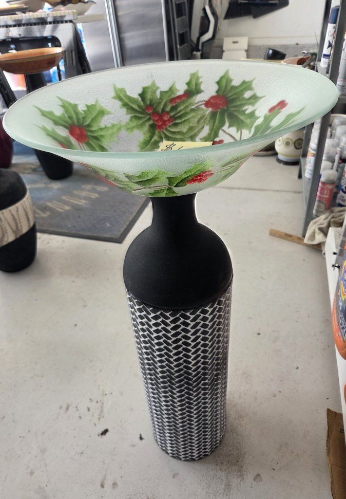 Decorative Pedestal Bird Bath / Yard Art