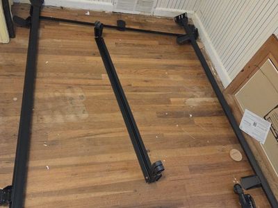 Queen Heavy-Duty Metal Bed Frame
CASH ONLY. PICK UP ONLY.