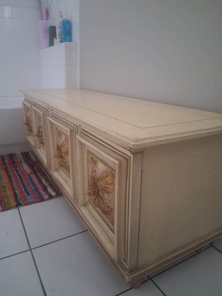 Vintage French Provincial Style Console Cabinet - Cream & Gold Buffet/Sideboard