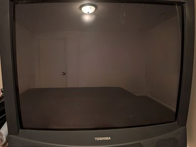 Toshiba tube TV approx 27-28"