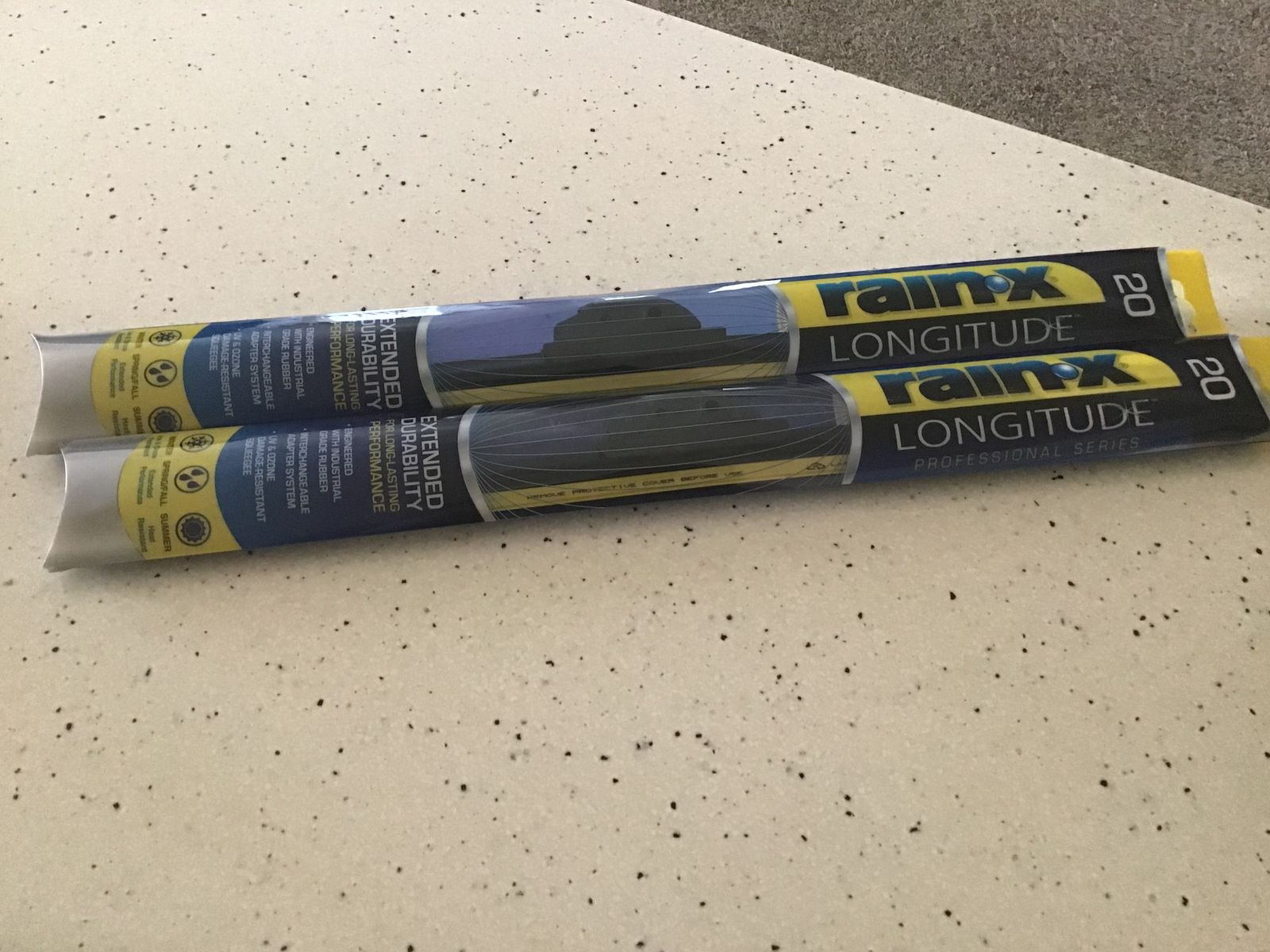 Windshield wiper blades