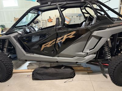 Rzr Turbo R4 - 6 seats