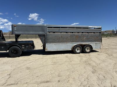 2002 Featherlite horse trailer