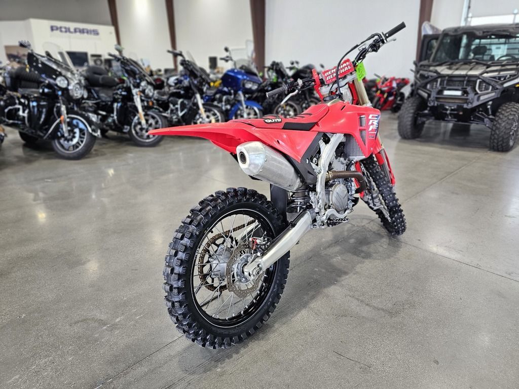 Main image 9
