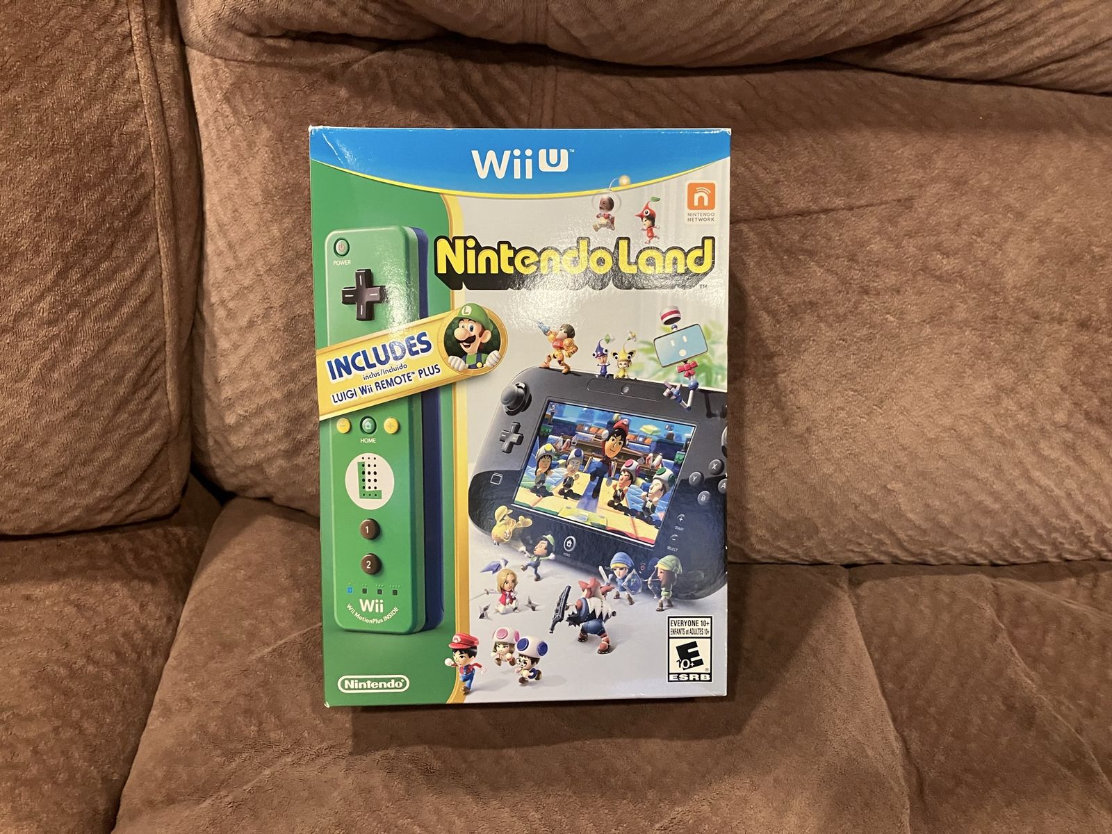 Nintendo Land Luigi Remote Bundle