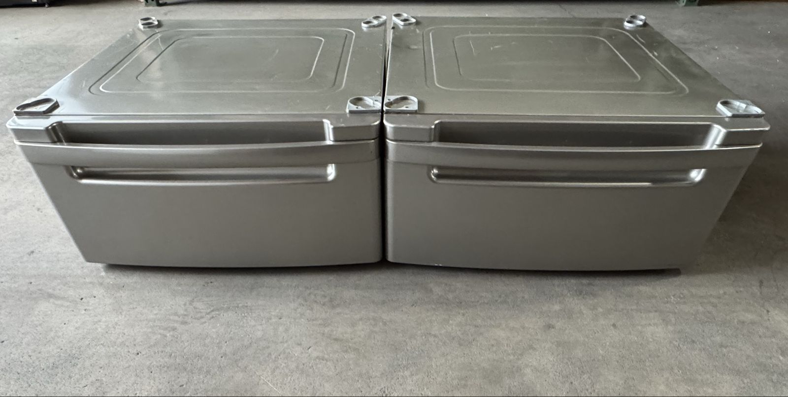 LG Pedestal Set