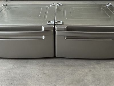 LG Pedestal Set