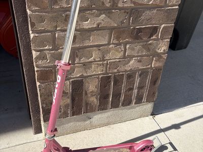 Razor Kick Scooter – Pink, Girls’ Classic Foldable Scooter