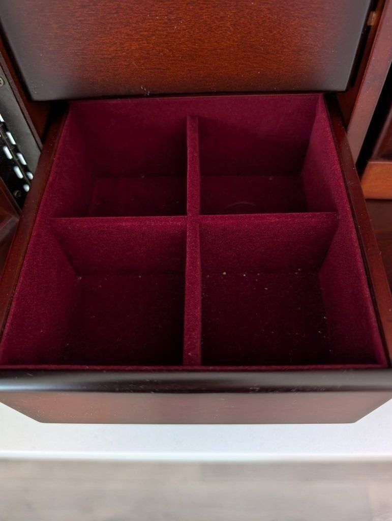Main image 7