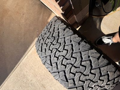 2 USED VENOM POWER TERRA HUNTER X/T 33/12.50R22