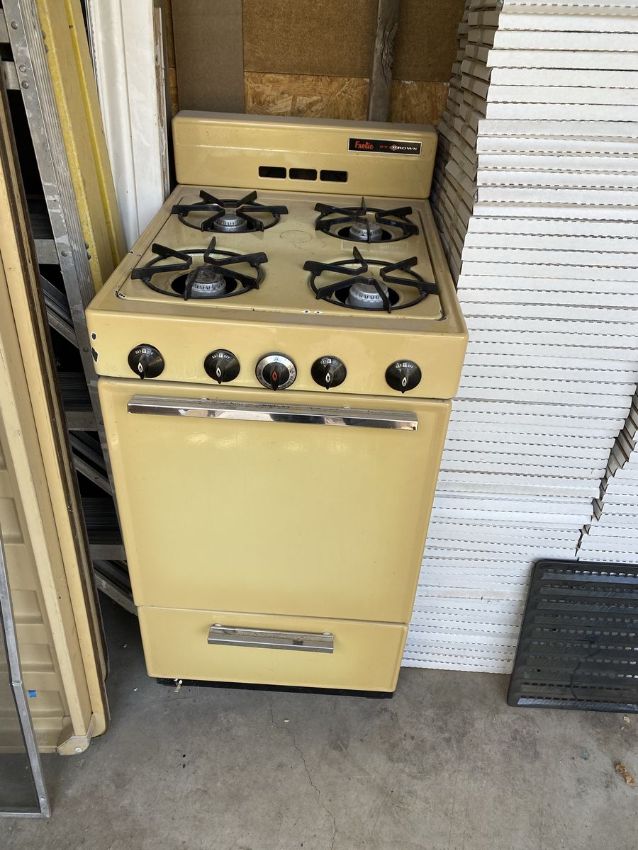 Vintage Frolic by Brown yellow 4 Burner Gas Range/Oven