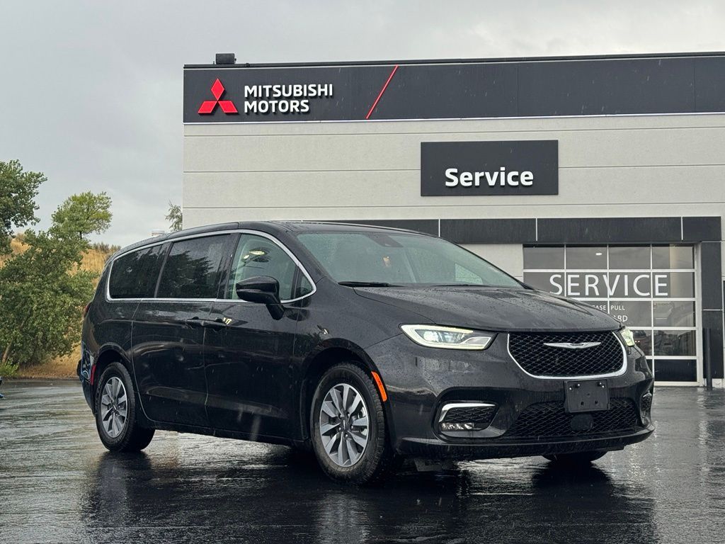 2024 Chrysler Pacifica Plug-In Hybrid Select