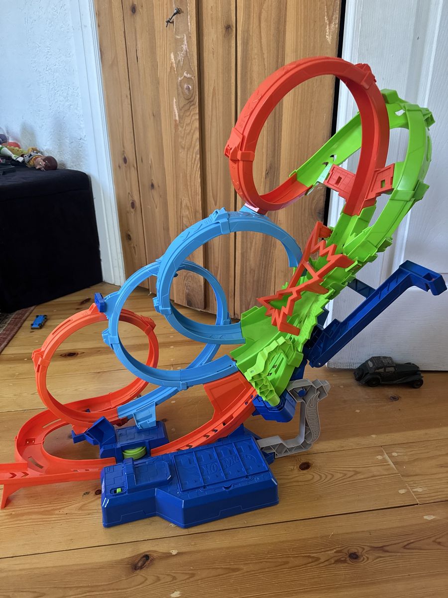 Hotwheels Crash Loop Track