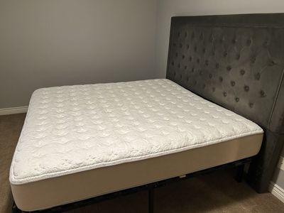 King Bed Set with Tufted Velvet Headboard and Metal Frame